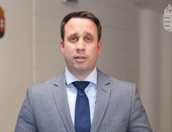 Az újraindításról szóló konzultáció kérdéseit ismertette Dömötör Csaba