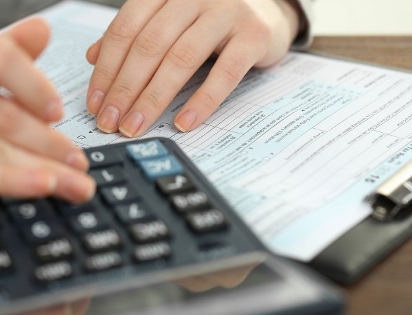 Fontos adózási határidő közeleg - Figyelmeztet a szakember  