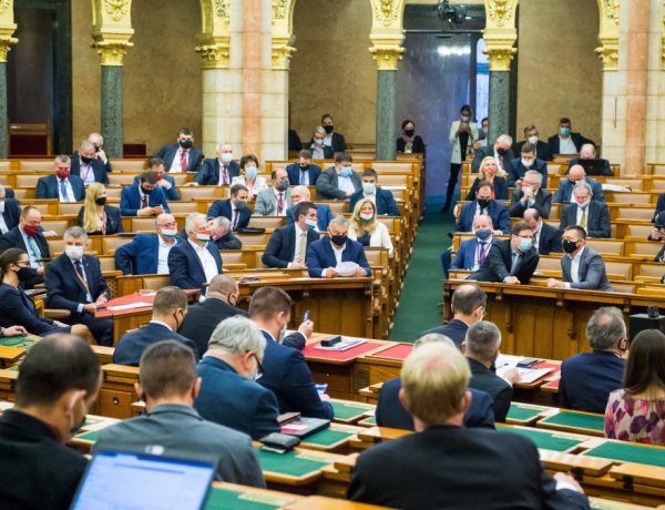 Az Országgyűlés 90 nappal meghosszabbította a veszélyhelyzetet