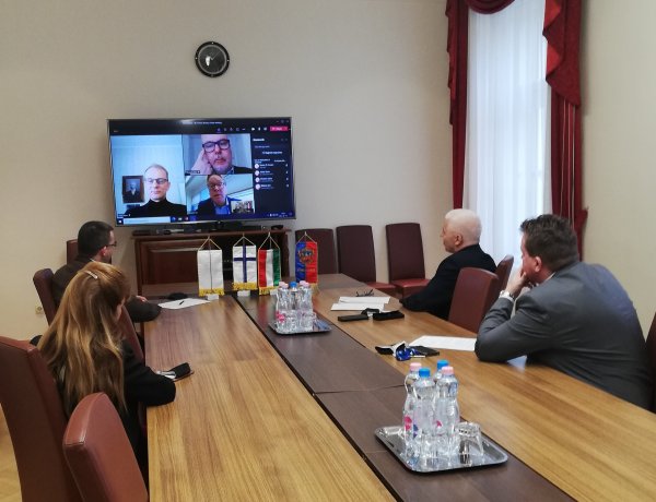 Online testvérvárosi egyeztetés Kajaani polgármesterével           