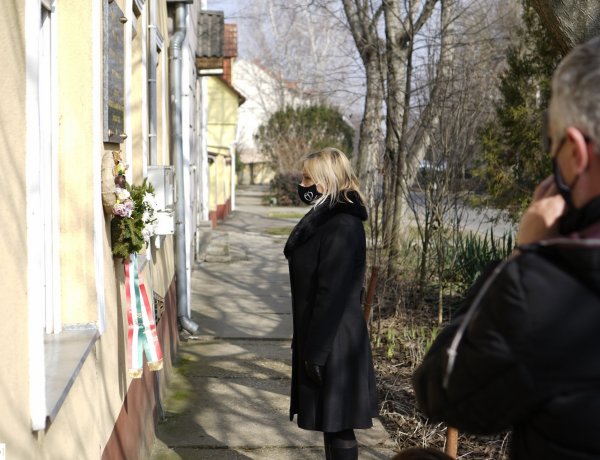 A Kommunizmus Áldozatainak Emléknapja – Csendes koszorúzás Nyíregyházán 
