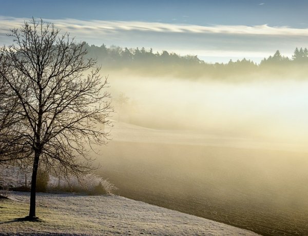 Az ország sarkába szorul a köd, elő a napszemüveggel!            