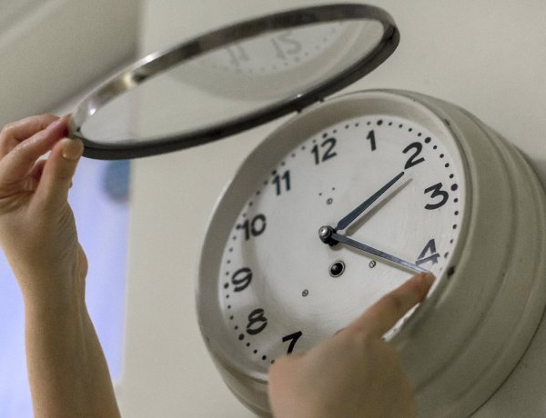 Az óraátállításból mindenkinek elege van, de nyári, vagy téli idő szerint éljünk?