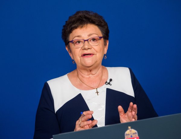 Müller Cecília: minél előbb ki kell alakítani a lakosság védettségét