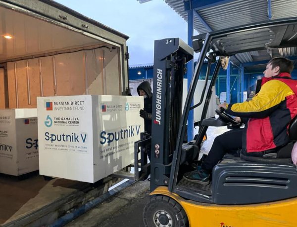 Szijjártó: rövidesen elindul az eddigi legnagyobb orosz oltóanyag-szállítmány Budapestre