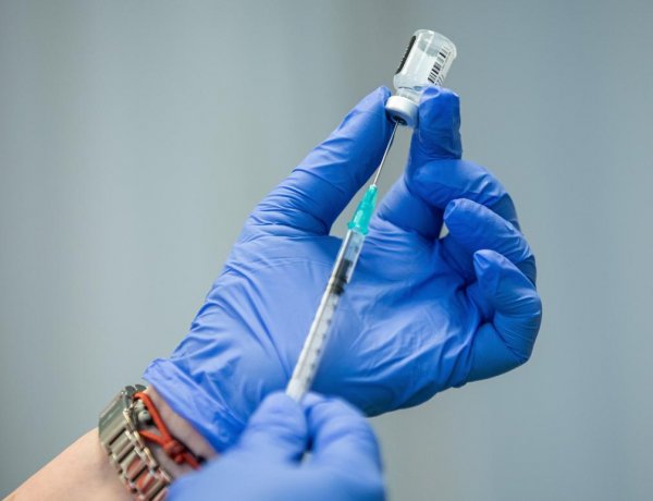 Merkely: a jelenleg cirkuláló vírus súlyos megbetegedéseket okozhat