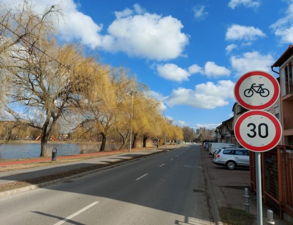 Fokozott elővigyázatossággal közlekedjenek a Bujtosi Városligetnél!