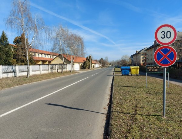 Fokozott figyelemmel közlekedjenek – Sebességkorlátozás a 4-es Huszárok útján