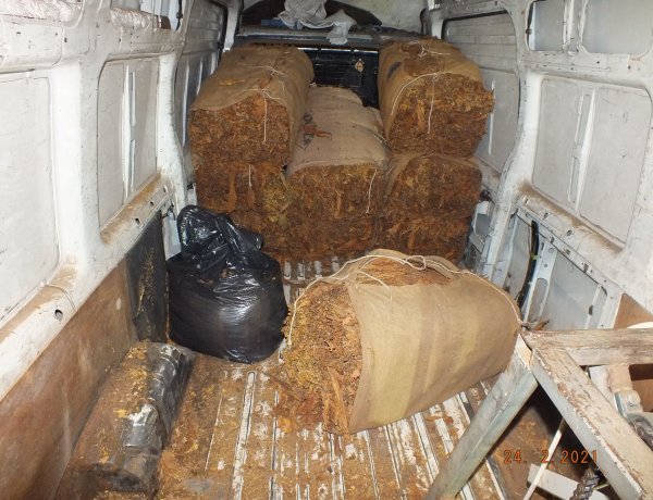 Lopott dohánnyal értek tetten a rendőrök két férfit Érpatakon