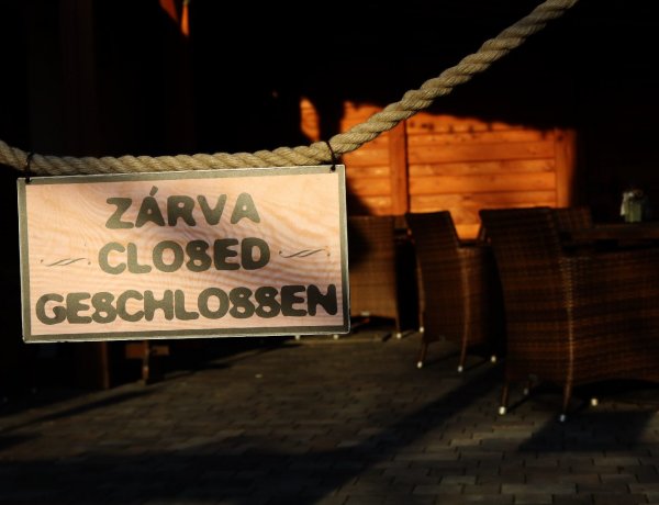 Ezeket a szigorításokat vezeti be a kormány hétfőtől                  