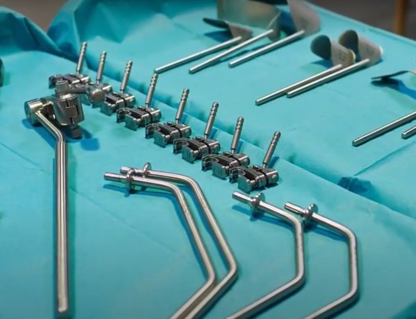 Adomány – Egy több mint 9 millió forint értékű hasi feltáró műszer érkezett a kórházba