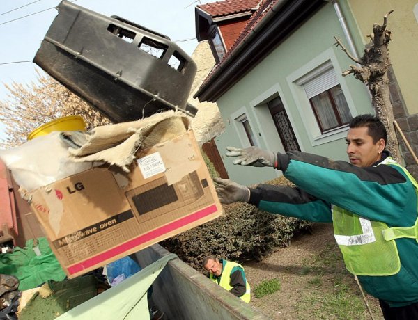 Házhoz menő lomtalanítás - Már nem lehet a közterületekre lomokat lerakni