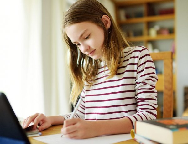 Ismét oktatási tartalmakkal segíti az iskolásokat a közmédia