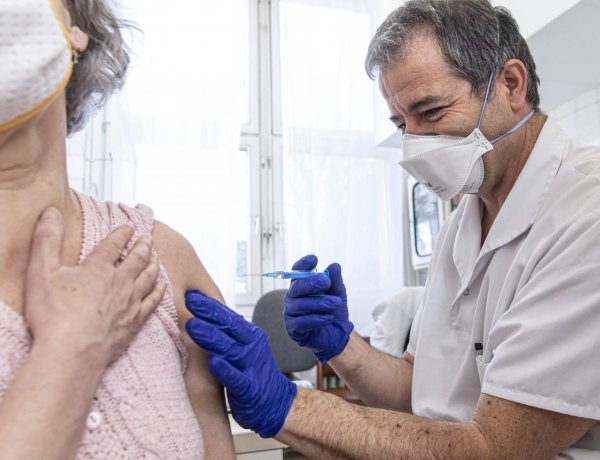 Szlávik: a hétvégén elérheti az egymilliót a beoltott emberek száma Magyarországon