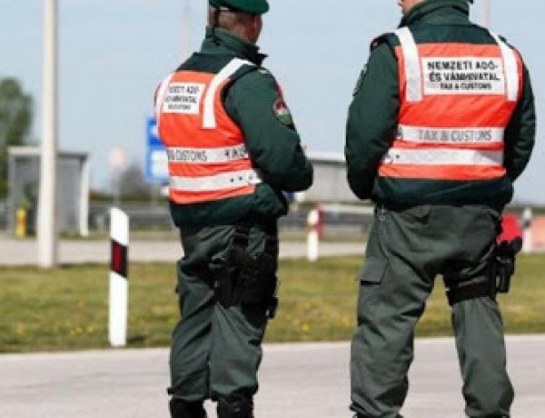 Fém- és hulladékhegyek a „gyűjtőknél”                                   