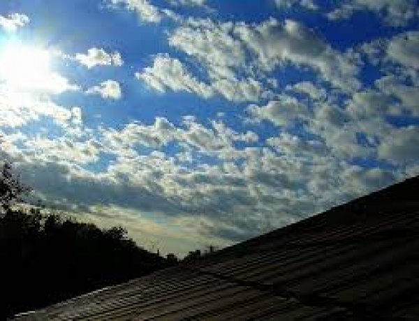 Reggel besüt a nap az ablakon, délután jönnek a felhők            