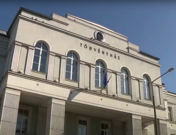 Szigorú szabályok a bíróságon – Egy gyűjtődobozba várják a beadványokat Nyíregyházán 