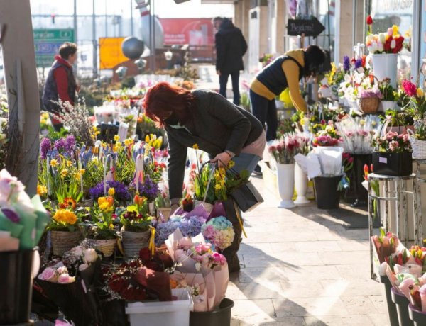 Nagy István: a piacokon nyitva lehetnek a virágárusok             