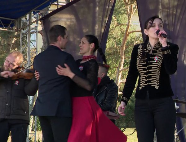 Ünnepi műsor a Kiss Kata Zenekartól – Ingyenes videó az iskoláknak március 15-ére