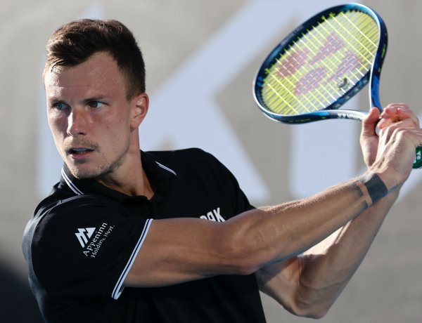 Bombaformában - Fucsovics Márton ismét győzött, és a negyeddöntőbe jutott Dohában