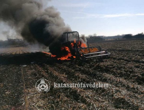 Teljes terjedelmében égett egy traktor Nyíregyháza külterületén, csütörtök délelőtt