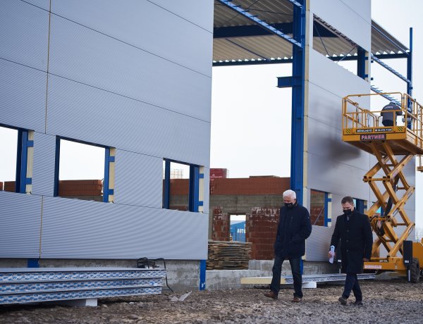 Új gyártócsarnokot épít a Nyír-Lift Kft. – A beruházás várhatóan májusban befejeződik  