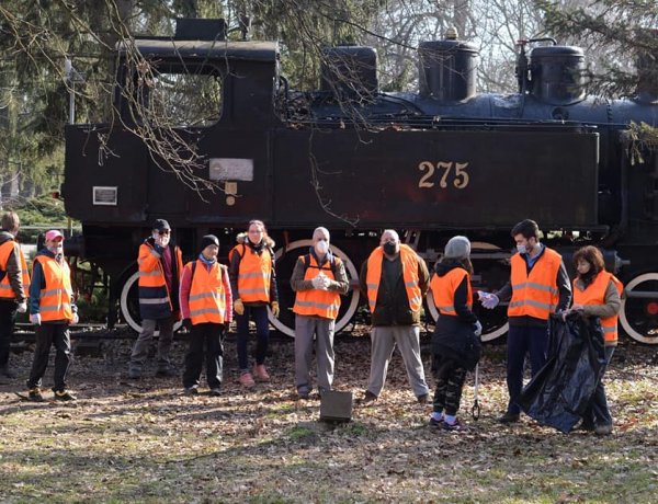 Több mint egy tonna szemetet gyűjtöttek össze a kisvasúti nyomvonalon