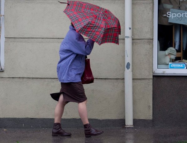 Már csak ebben az országrészben kell az esernyő                         