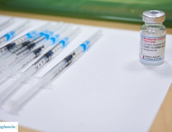 Naponta több százan kapják meg a koronavírus elleni védőoltást a nyíregyházi kórházban