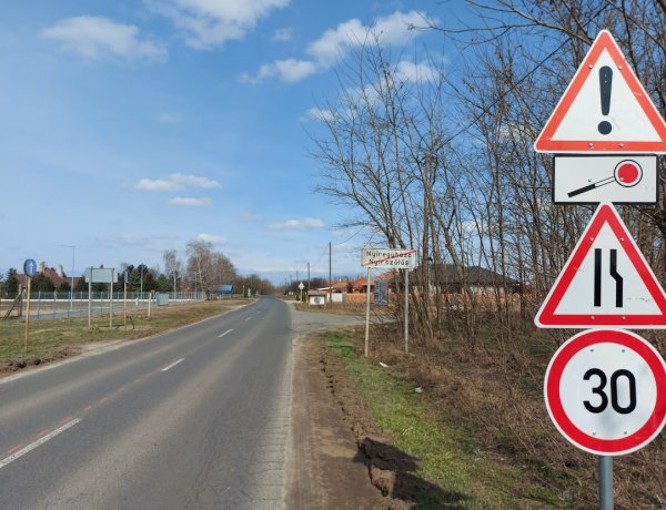 Felújítási munkálatokat végez a Magyar Közút Nyírszőlős és a kótaji elágazás között
