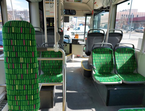 Kórházba szállítottak egy hölgyet, aki elesett a buszon                         