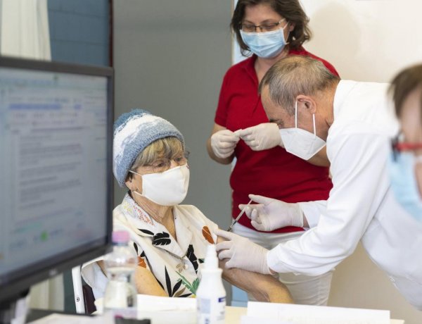 Tíz nap alatt több mint félmillió embert oltottak be         