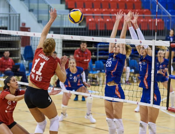 Előny a Fatum Nyíregyházánál - Elkezdődött a röplabda elődöntő