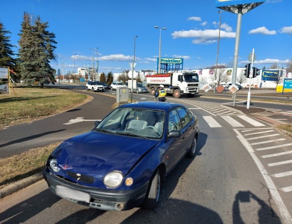 Anyagi kárral járó baleset történt az Orosi úton, a Törzs utcánál