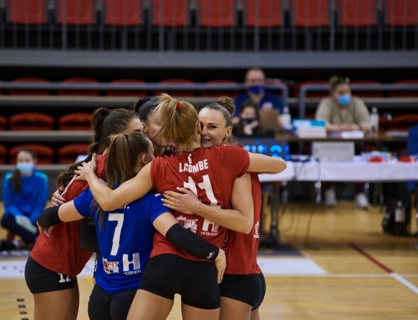 Győzelem a második meccsen is - Egy lépésre a döntőtől a röplabdások 