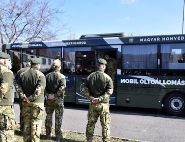 Megkezdték a munkát a Magyar Honvédség oltóbuszai - Egyelőre tesztüzemben