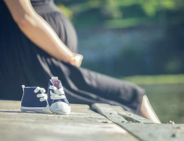 Külön oltópontokon várják a kismamákat és a várandósokat      