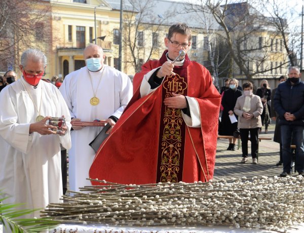 Barkaszenteléssel kezdődött ma a virágvasárnapi szentmise! Galéria! 
