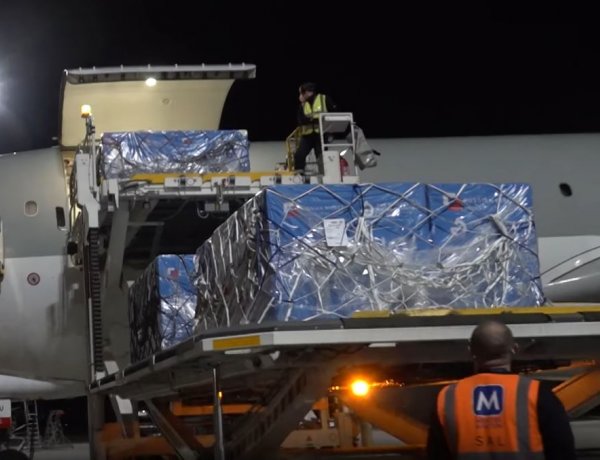 Újabb 250 ezer adag Szputnyik-vakcina érkezett Magyarországra      