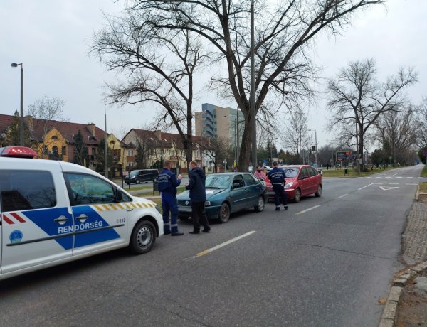 Ráfutásos baleset történt szerda délután a Korányi Frigyes utcán