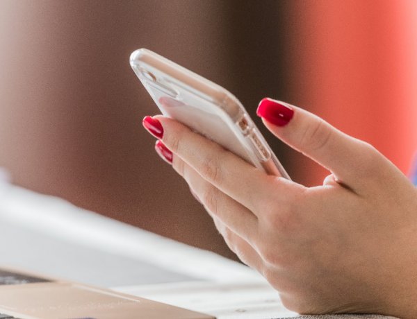 Sorra érkeznek az sms-ek – Kezdődik a pedagógusok tömeges oltása