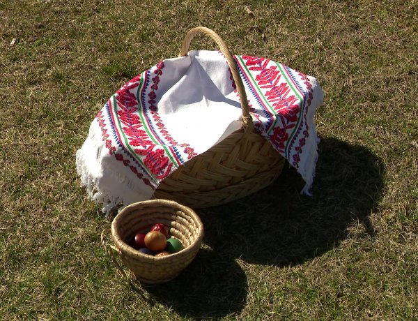 Ha péntek, akkor Szieszta a Nyíregyházi Televízióban, mely a Húsvét jegyében telik