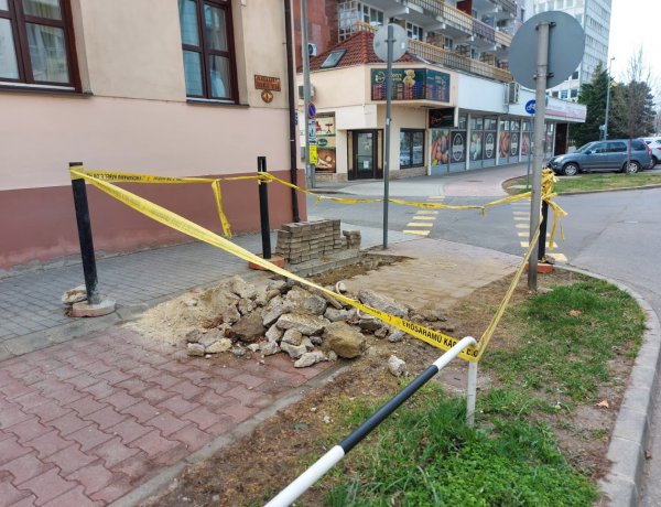 Az Iskola utcai kerékpárútnál dolgozik az E.ON, forgalomkorlátozás mellett