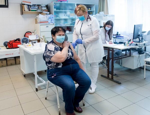 Húsvétkor is folyamatosan oltanak, de fontos, hogy továbbra is betartsuk a szabályokat