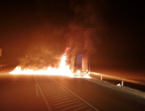 Tűzből mentettek ki egy elbújtatott gyereket és több felnőttet hős rendőrök