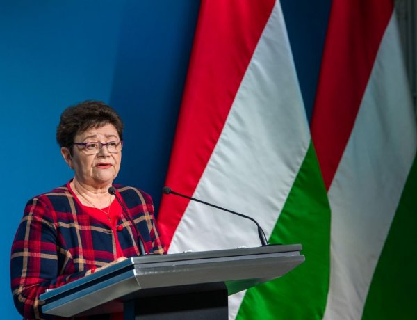 Országos tisztifőorvos: az újranyitás mellett is fontos a fokozott óvatosság