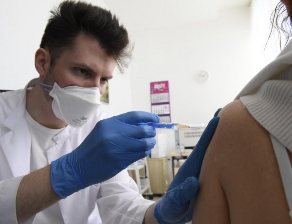 ITM: Megkezdődik a szakképzésben dolgozók oltása is              