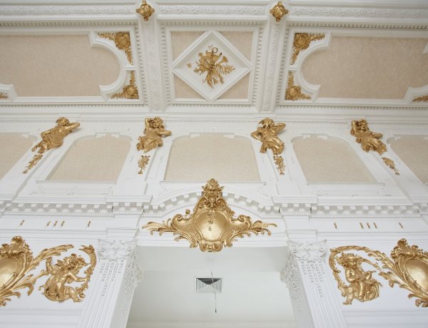 Megújul a Korona Hall – Áprilisban kész lehet az ezentúl arany színekben pompázó bálterem