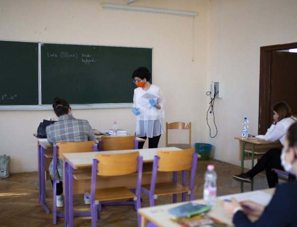 Kiderült, hogyan tartják meg az idei érettségiket és mikor nyitnak a középiskolák