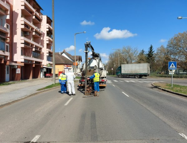 Befejeződtek a csatornamosási munkák a Vasvári Pál utcán          